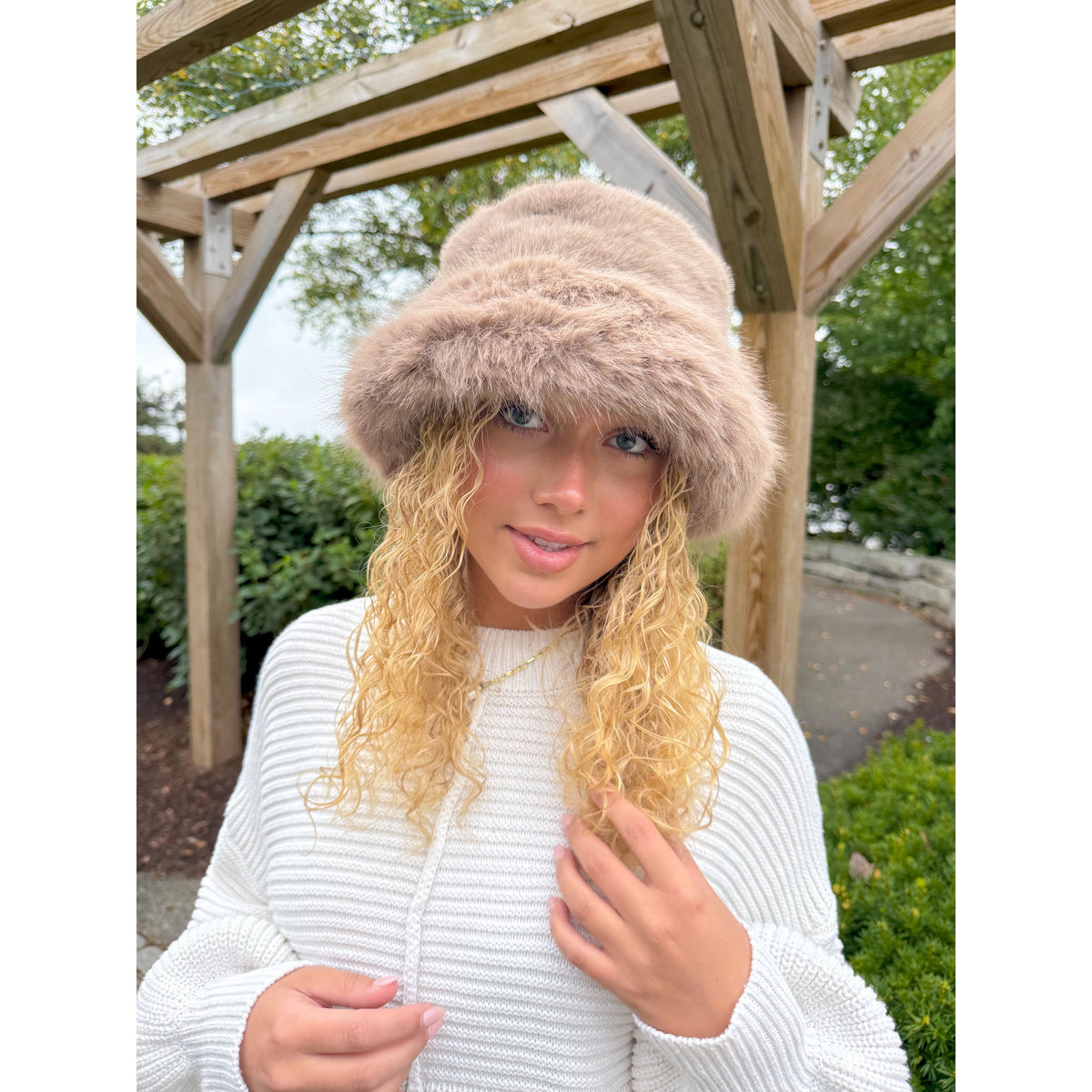 Thick Faux Fur C.C Bucket Hat BKE0156