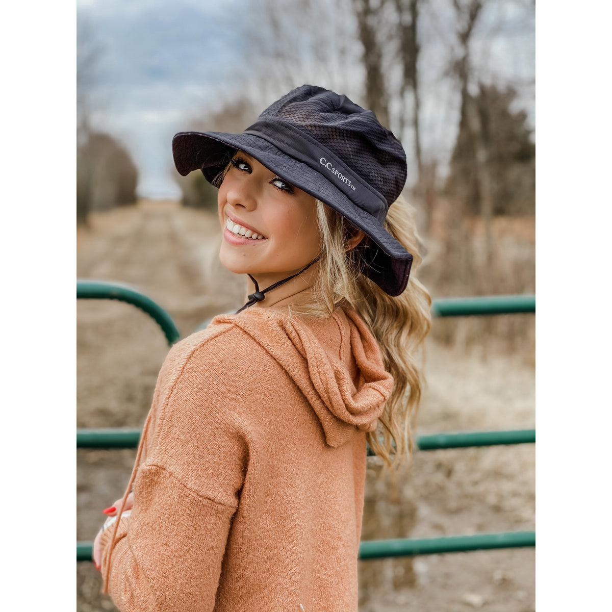 Mesh Bucket Hat with Pony Opening BK773