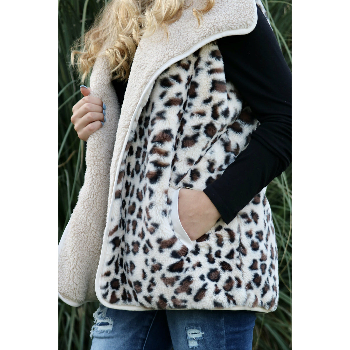 Reversible Leopard Print Sherpa/Faux Fur Vest VT716